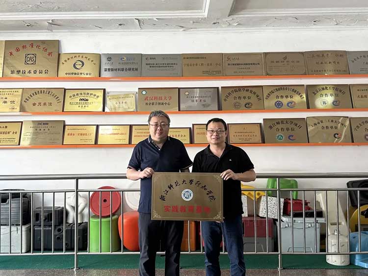 Ruitang Technology telah bergabung dengan Zhejiang Normal University Xingzhi College untuk bersama -sama membina pangkalan pendidikan praktikal, membuka bab baru dalam integrasi industri dan pendidikan
